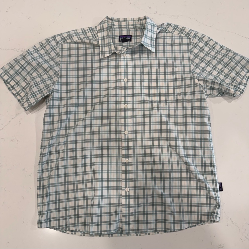 Patagonia Men’s Short Sleeve Button Down Green Plaid Shirt - Medium